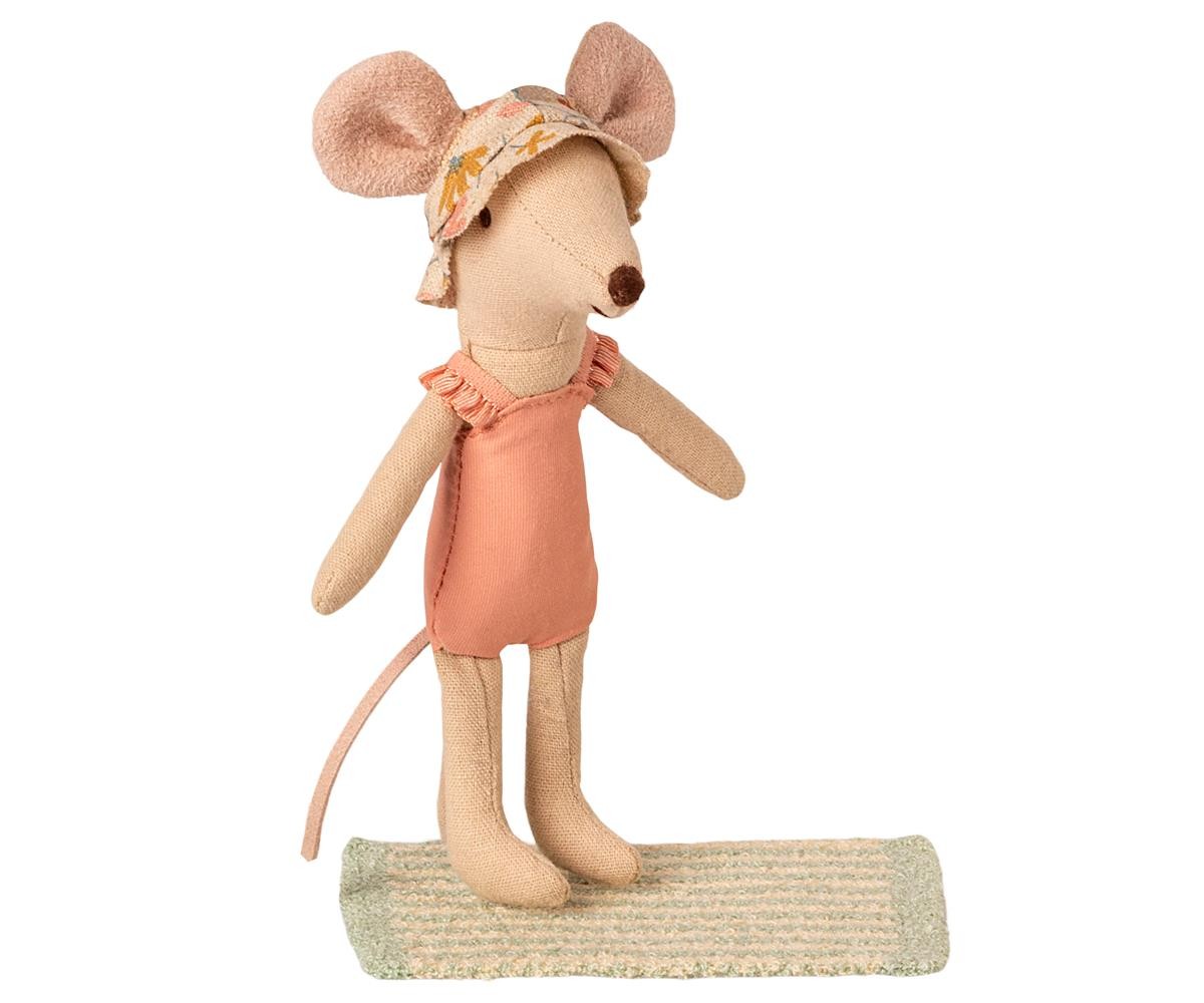 BEACH SET FOR BIG SISTER MOUSE